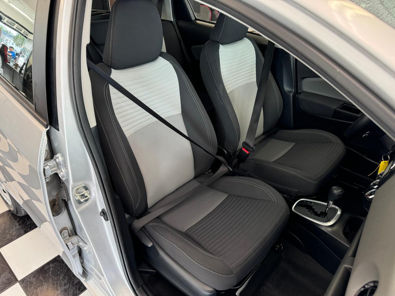 2019 Toyota Yaris LE+Lane Departure+Collision Alert+A/C+CLEAN CARFAX - Photo #23