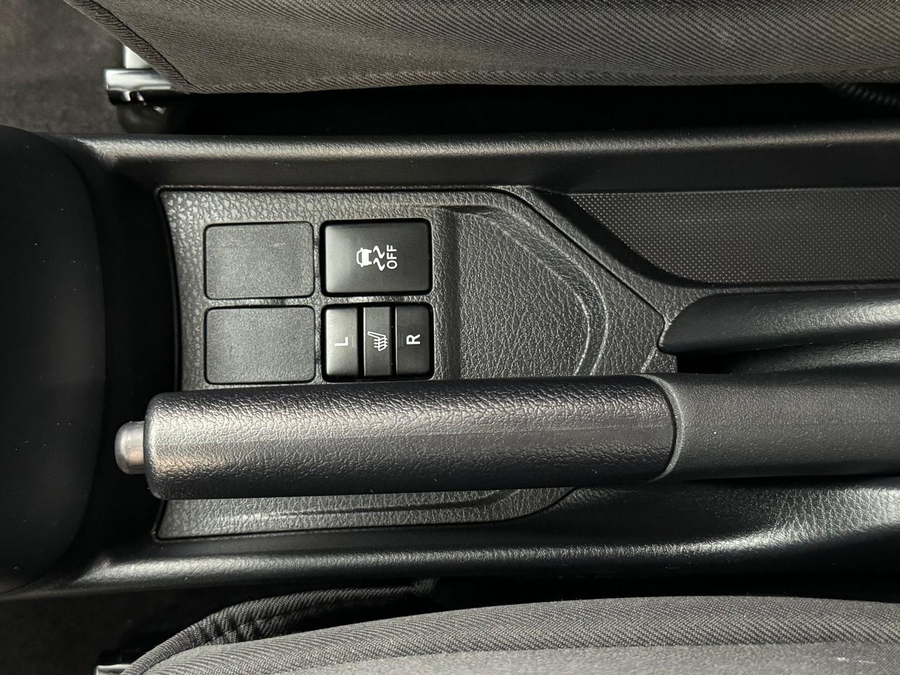 2019 Toyota Yaris LE+Lane Departure+Collision Alert+A/C+CLEAN CARFAX - Photo #35
