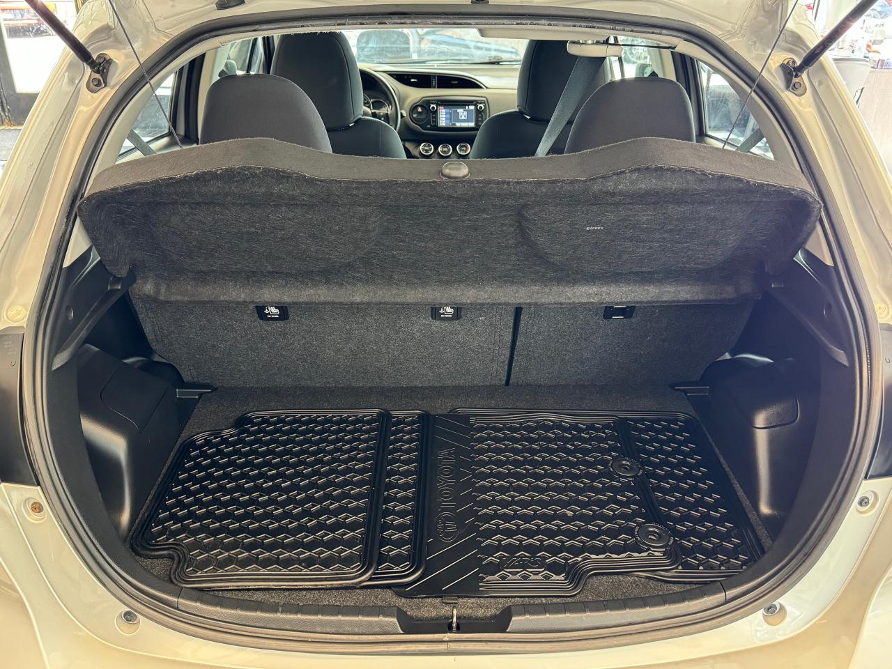 2019 Toyota Yaris LE+Lane Departure+Collision Alert+A/C+CLEAN CARFAX - Photo #26