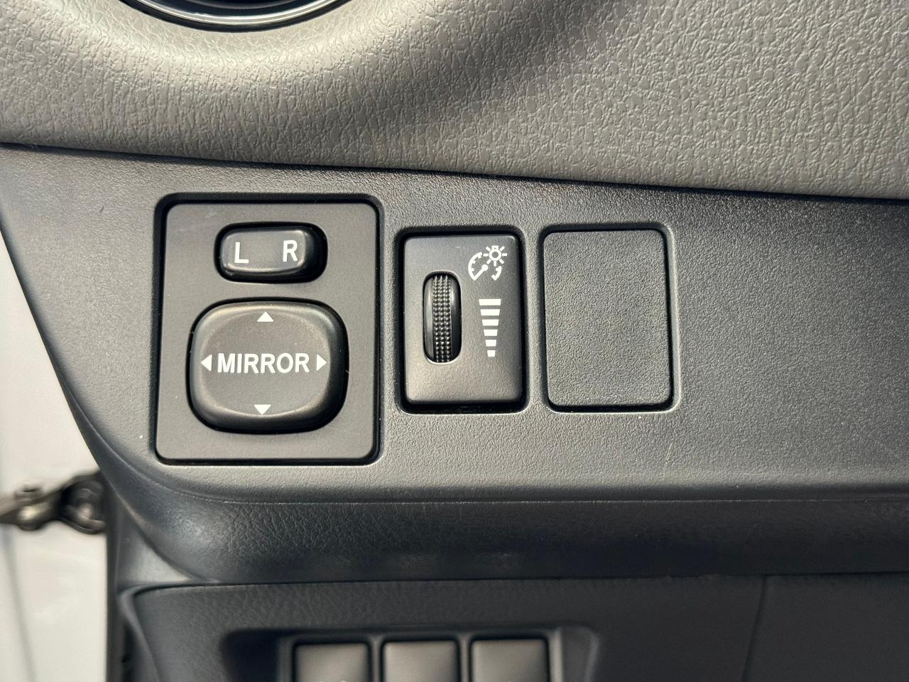 2019 Toyota Yaris LE+Lane Departure+Collision Alert+A/C+CLEAN CARFAX Photo48