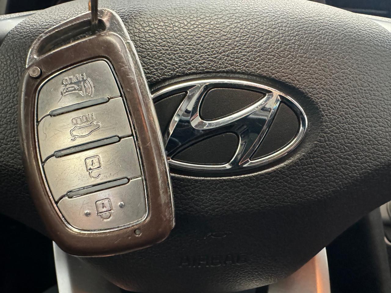 2019 Hyundai Elantra Preferred Auto w/Sun & Safety Package - Photo #17