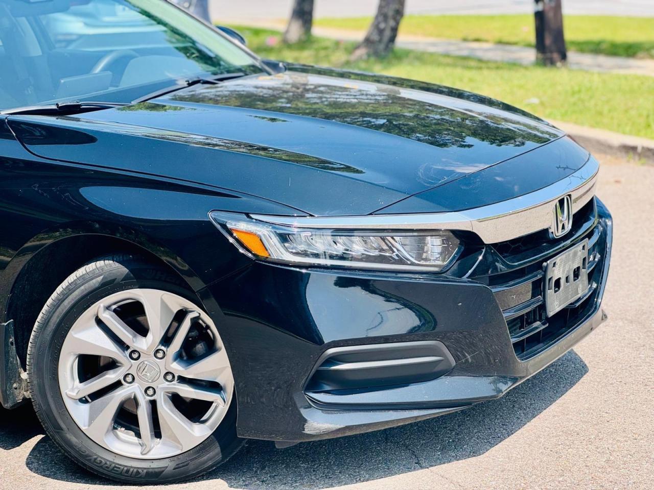 2018 Honda Accord LX Photo4