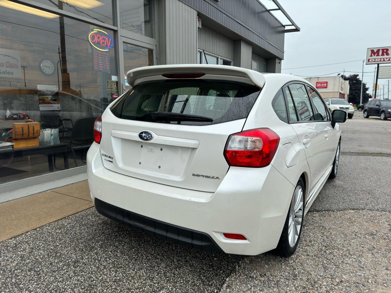 2014 Subaru Impreza 2.0i Premium Photo3