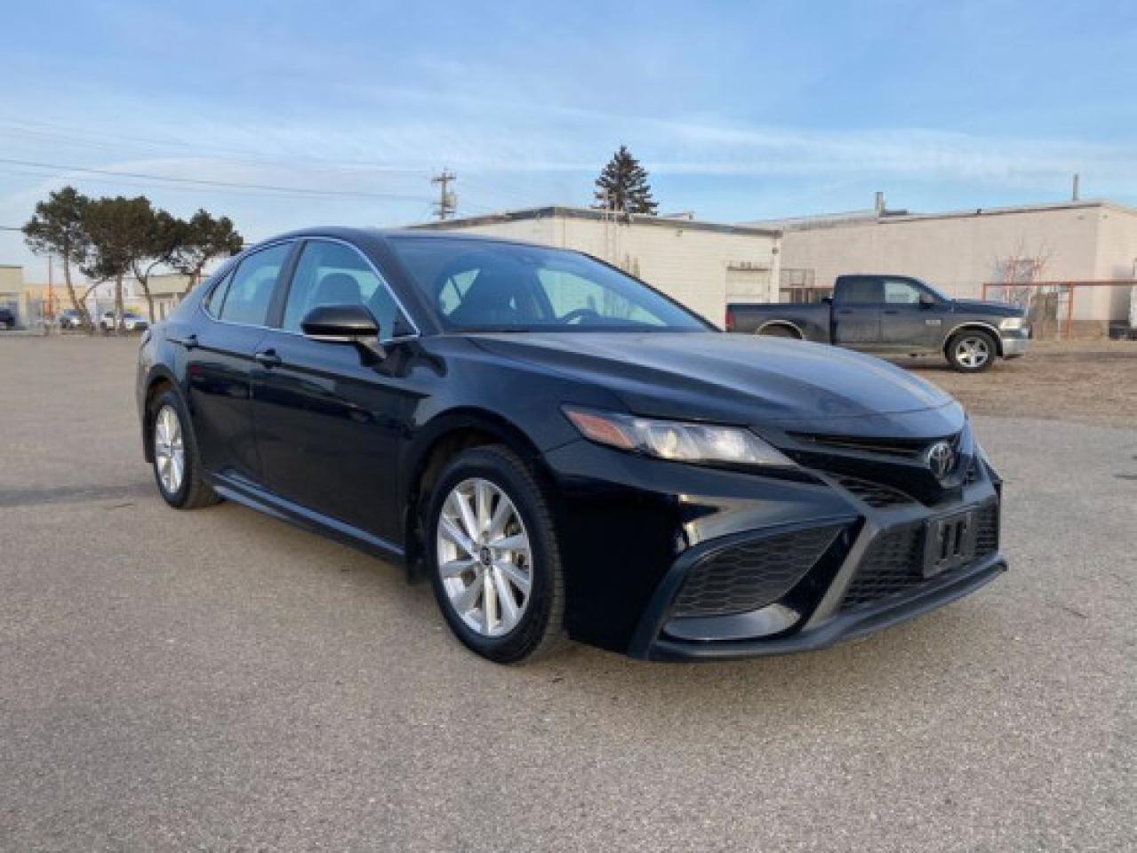 2021 Toyota Camry SE Auto - Photo #4