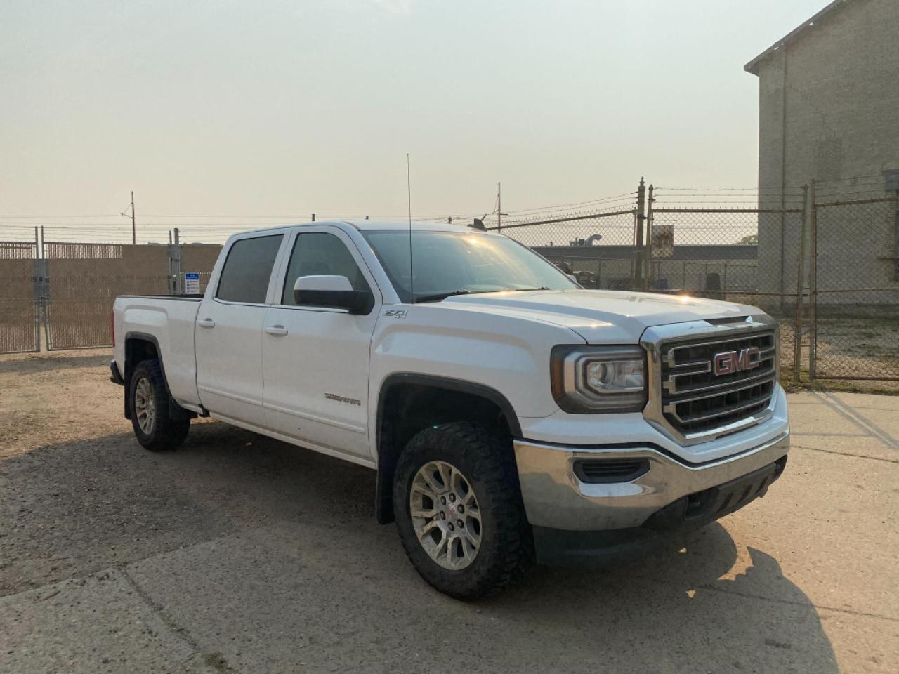 2016 GMC Sierra 1500 4WD Crew Cab SLE - Photo #3