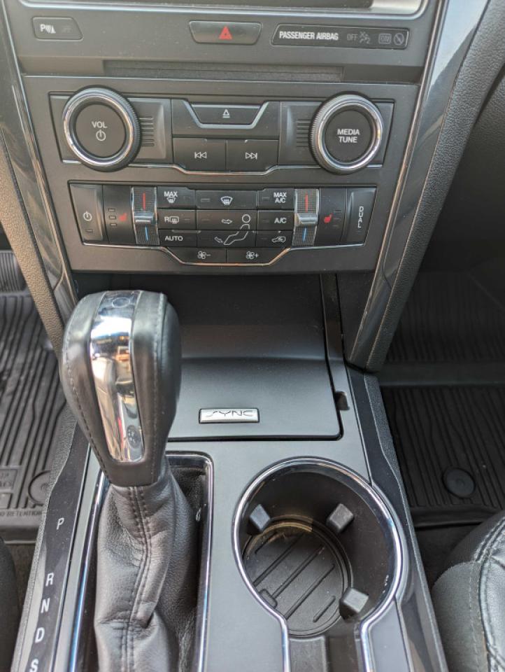 2018 Ford Explorer XLT 4WD - Photo #12