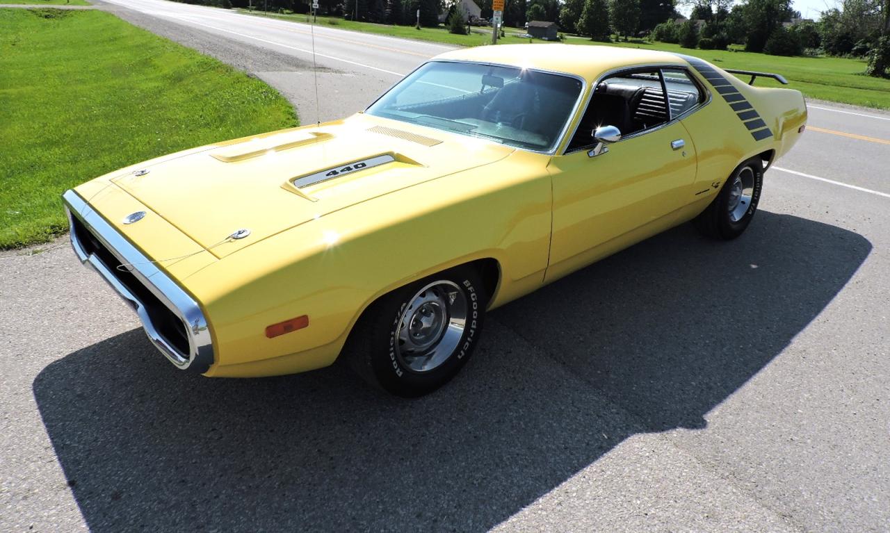 Used 1972 Plymouth Road Runner 440 4-Speed Beautiful Comes Car With Warranty for sale in Gorrie, ON