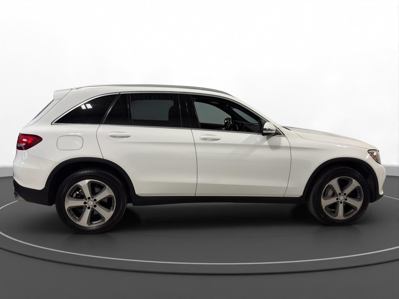 2017 Mercedes-Benz GLC 300 GLC300 4MATIC - Photo #4