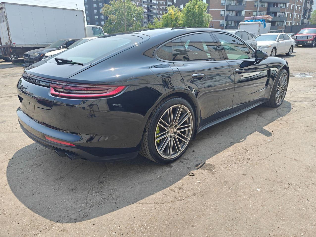 2018 Porsche Panamera 4 E-Hybrid, Fully Loaded, Low Mileage, No Accident - Photo #5