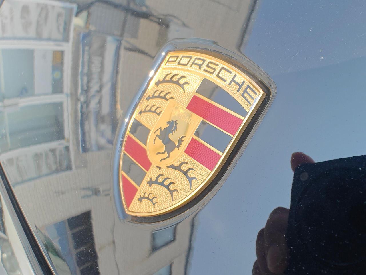 2018 Porsche Panamera 4 E-Hybrid, Fully Loaded, Low Mileage, No Accident - Photo #13