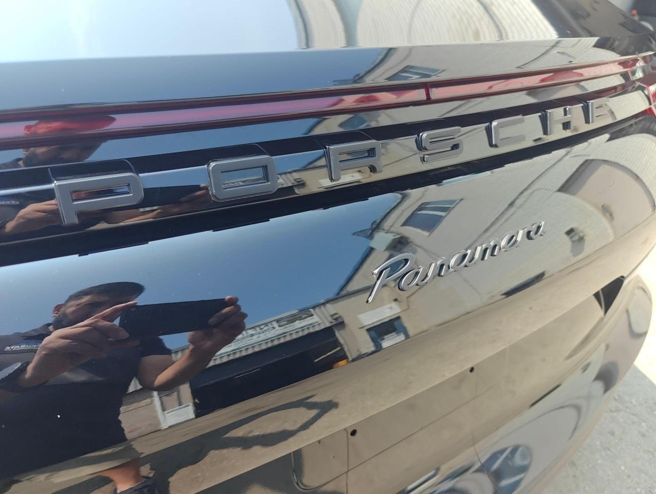 2018 Porsche Panamera 4 E-Hybrid, Fully Loaded, Low Mileage, No Accident - Photo #16