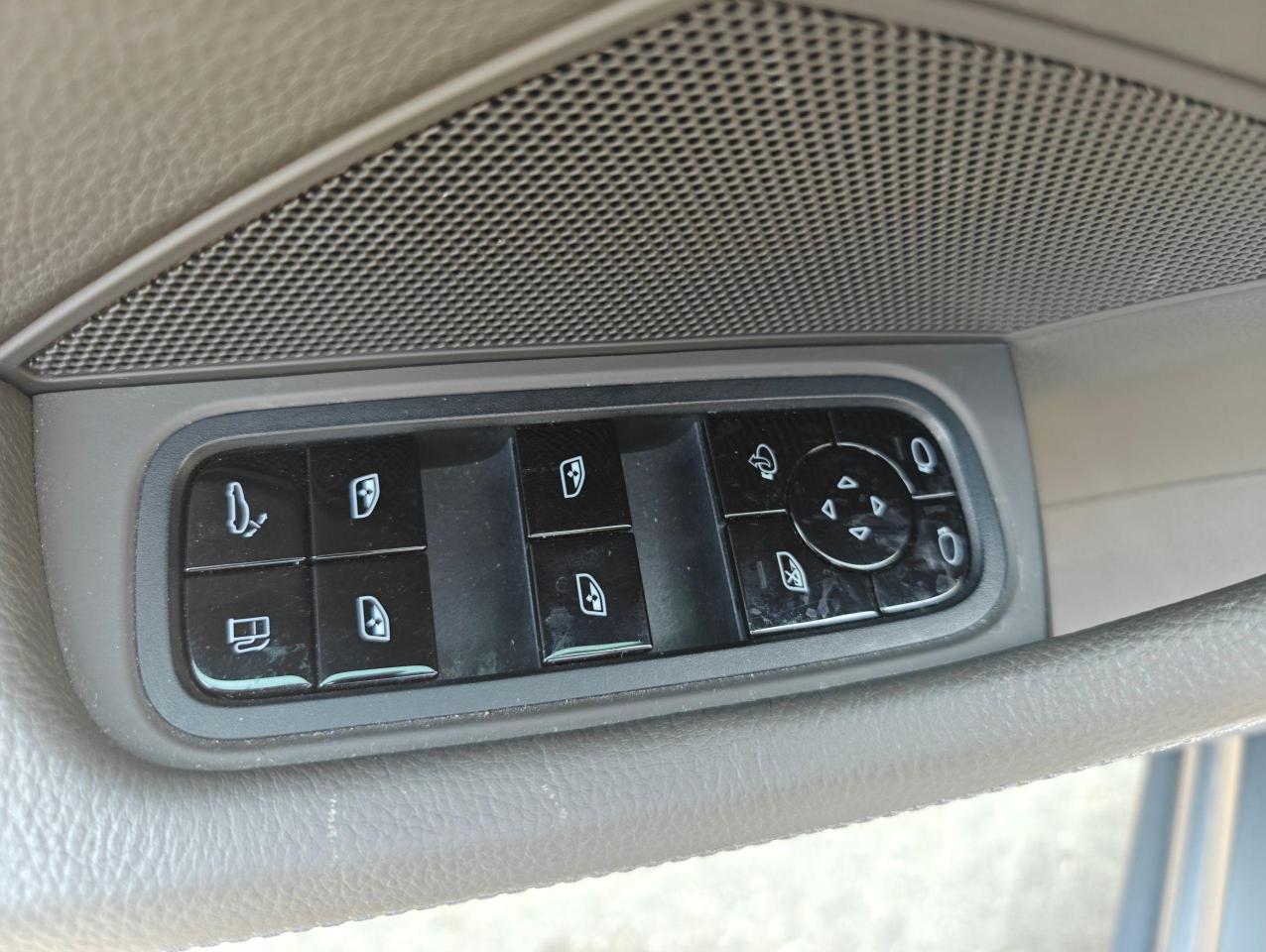 2018 Porsche Panamera 4 E-Hybrid, Fully Loaded, Low Mileage, No Accident - Photo #22