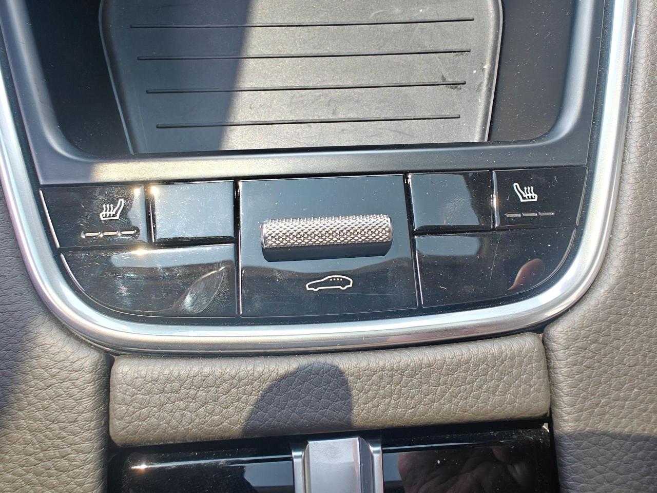 2018 Porsche Panamera 4 E-Hybrid, Fully Loaded, Low Mileage, No Accident - Photo #27