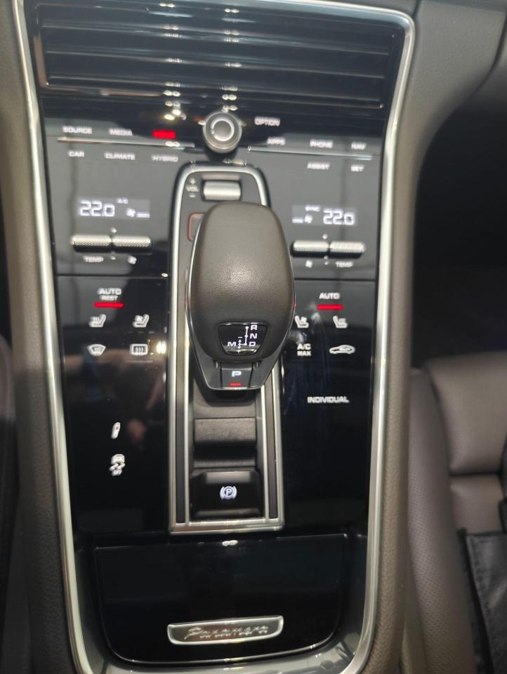 2018 Porsche Panamera 4 E-Hybrid, Fully Loaded, Low Mileage, No Accident - Photo #34
