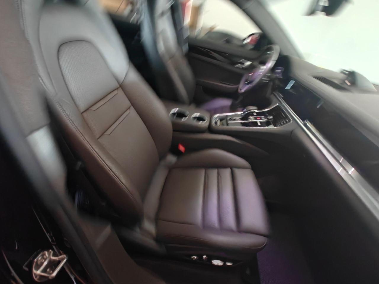 2018 Porsche Panamera 4 E-Hybrid, Fully Loaded, Low Mileage, No Accident - Photo #43