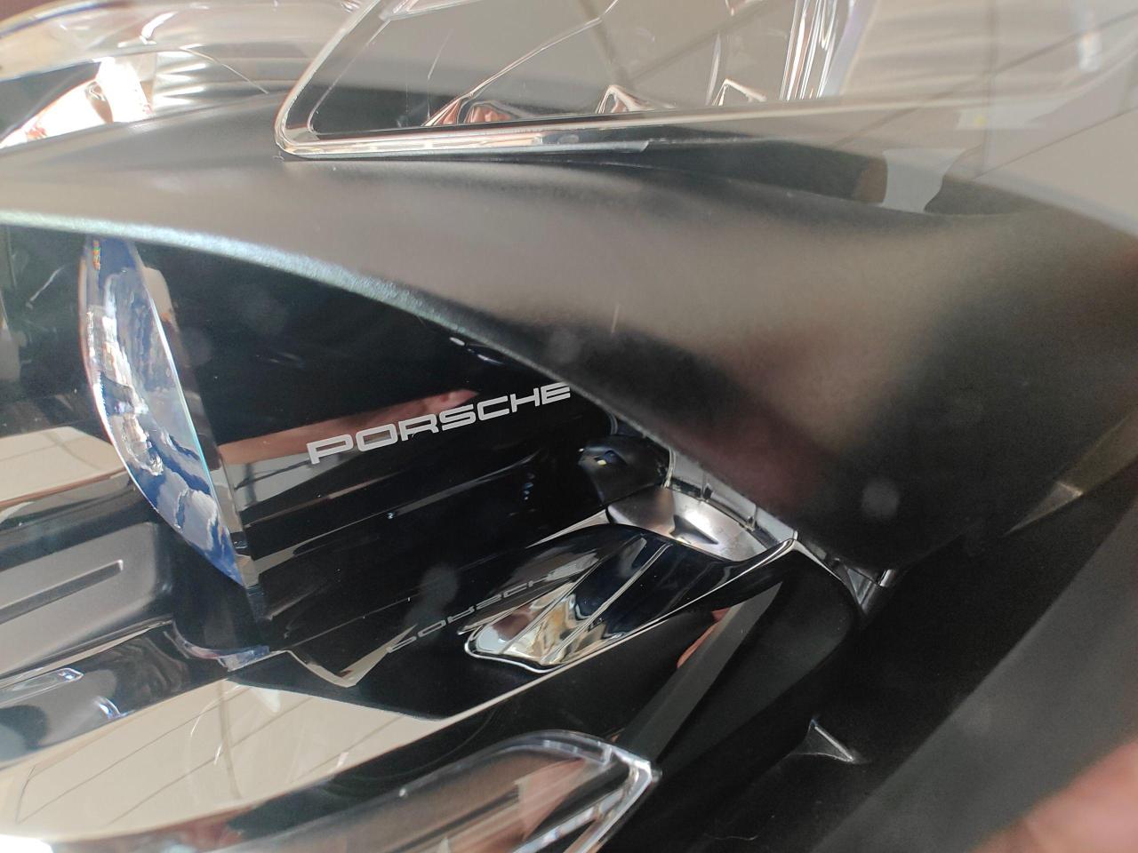 2018 Porsche Panamera 4 E-Hybrid, Fully Loaded, Low Mileage, No Accident - Photo #50