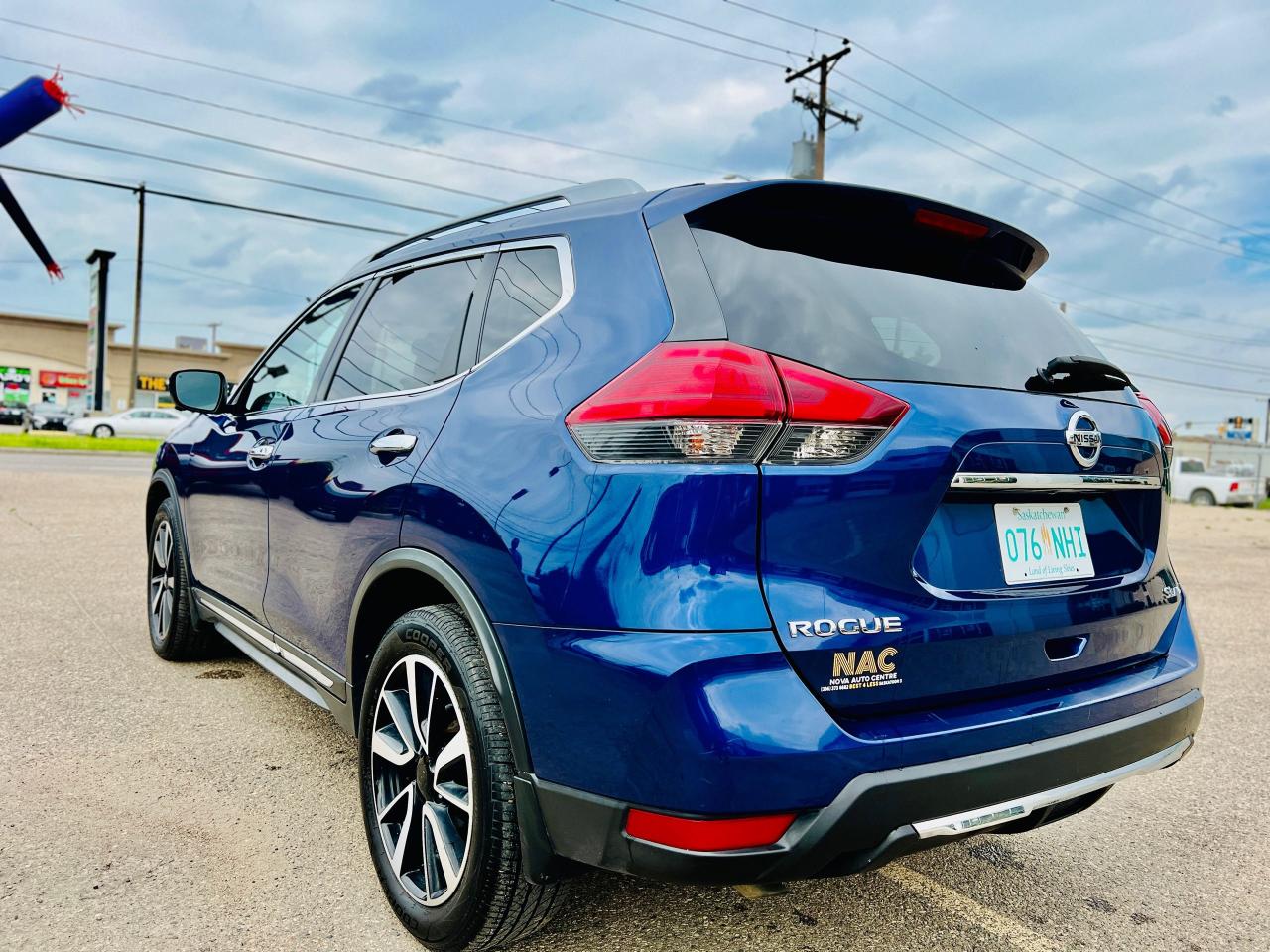 2017 Nissan Rogue SL Platinum - Photo #3