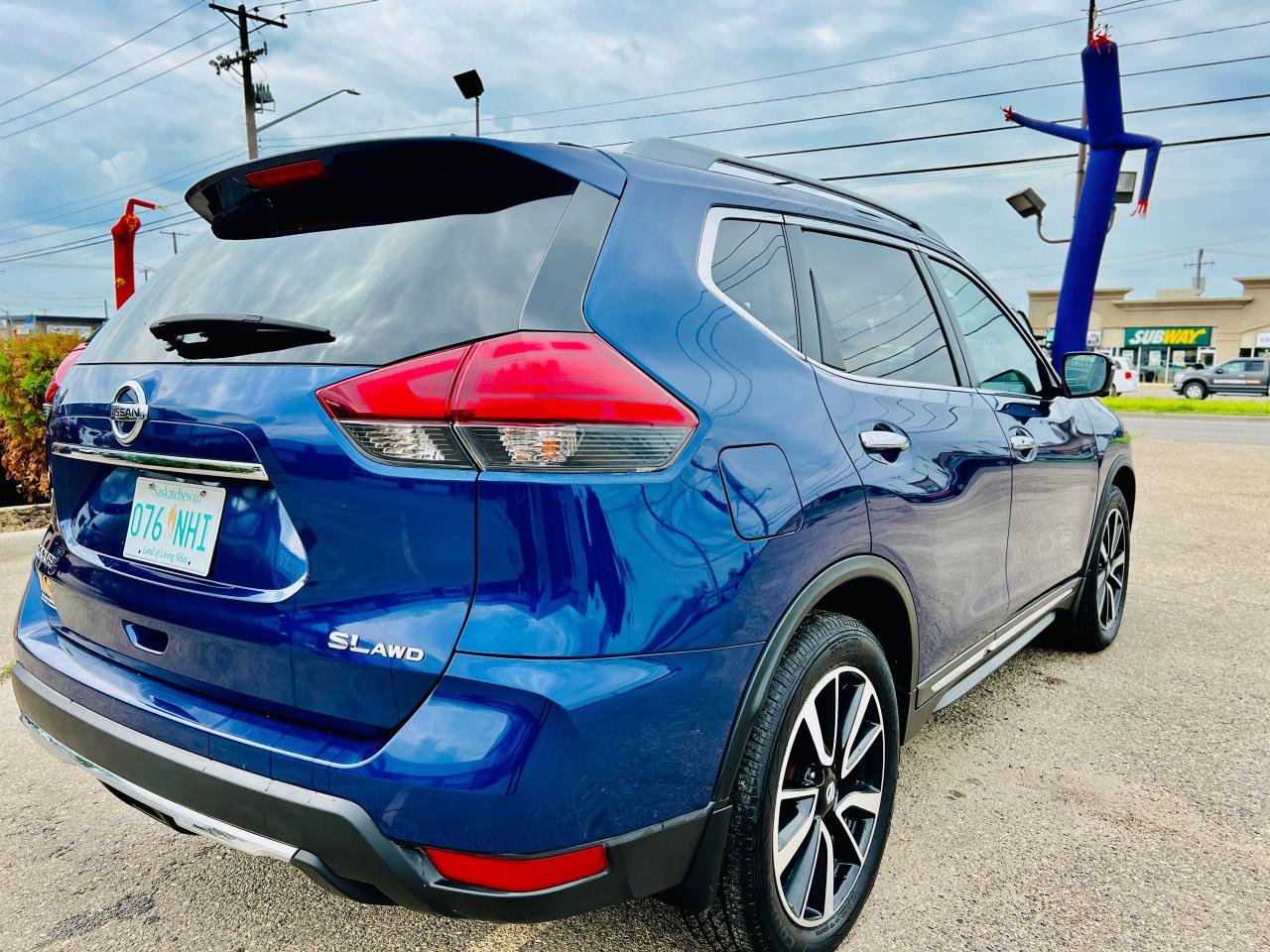 2017 Nissan Rogue SL Platinum - Photo #5