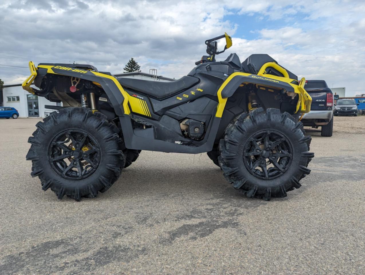 2019 Can-Am Outlander 1000 XT 1000 XMR - Photo #3