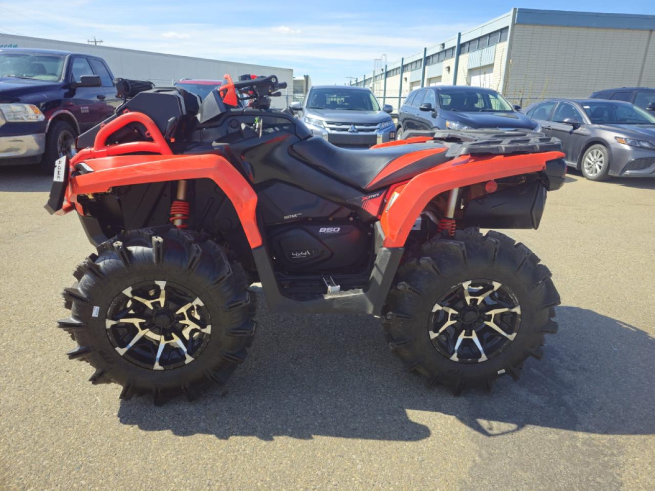 2018 Can-Am Outlander 1000 XT 850 XMR - Photo #10