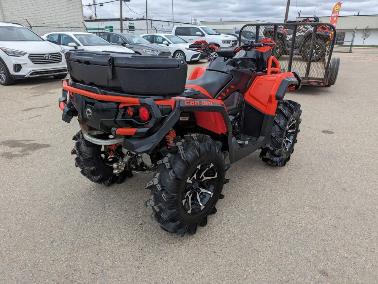 2018 Can-Am Outlander 1000 XT 1000 XMR - Photo #5