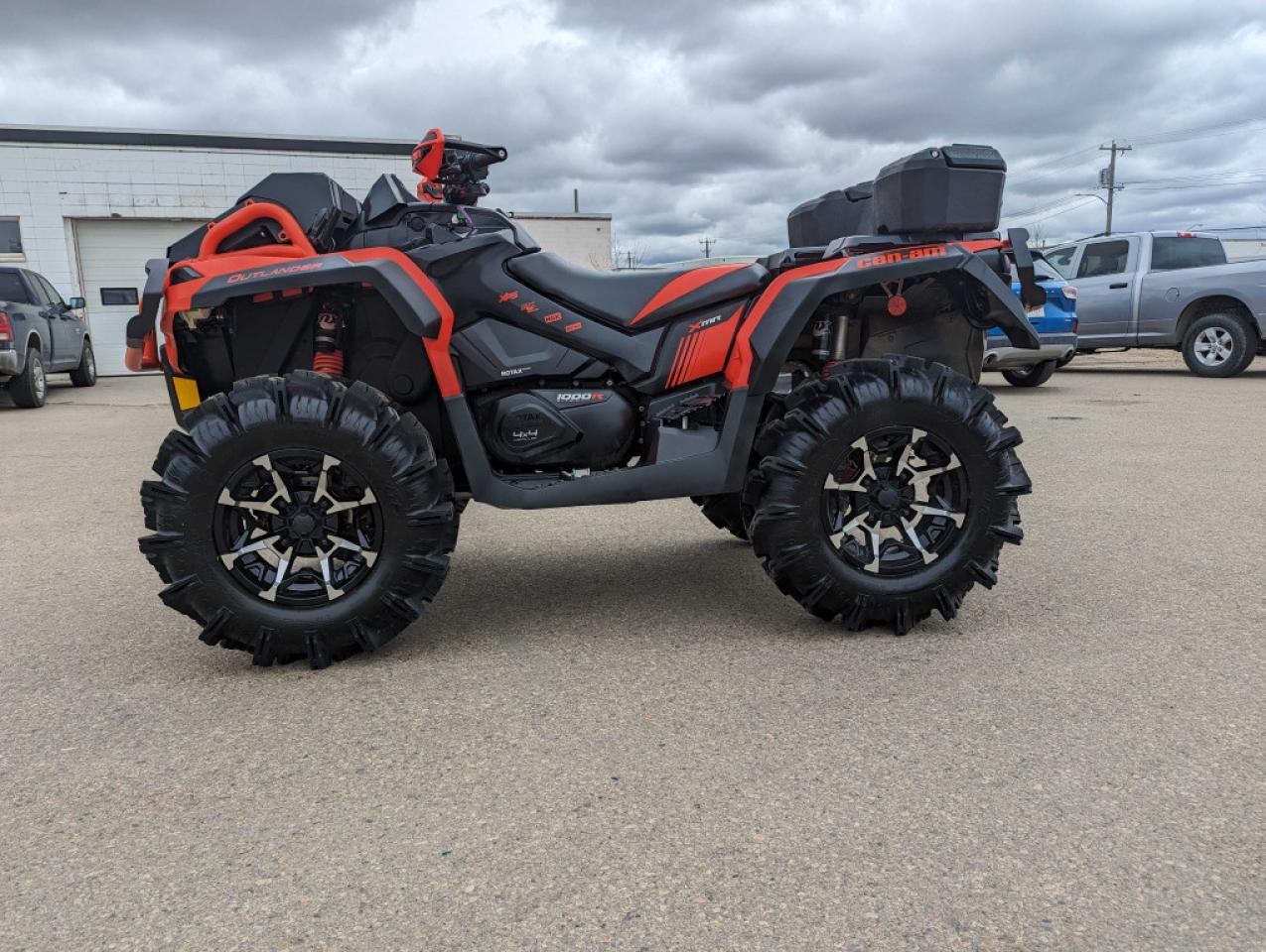 2018 Can-Am Outlander 1000 XT 1000 XMR - Photo #8