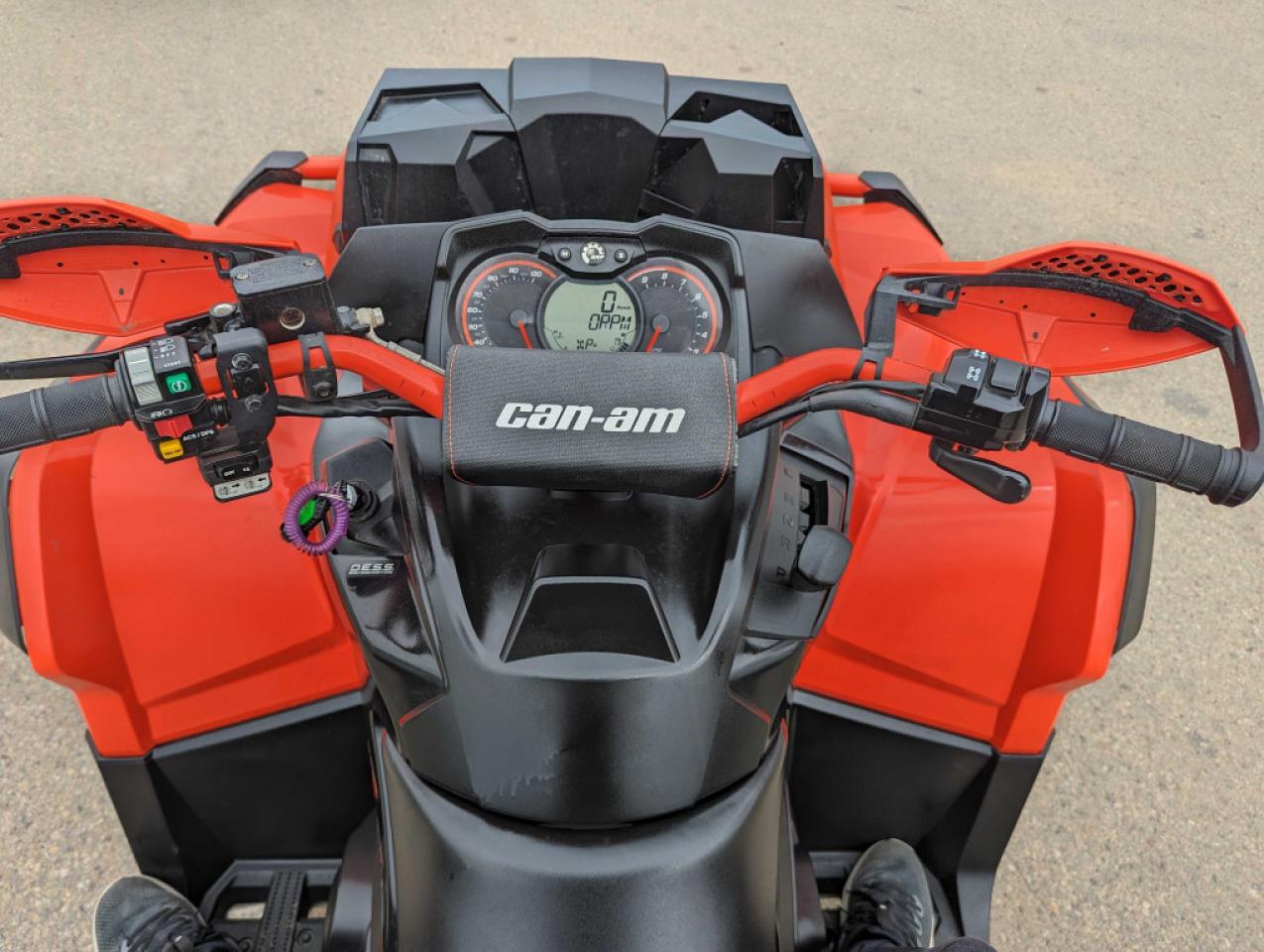 2018 Can-Am Outlander 1000 XT 1000 XMR - Photo #9