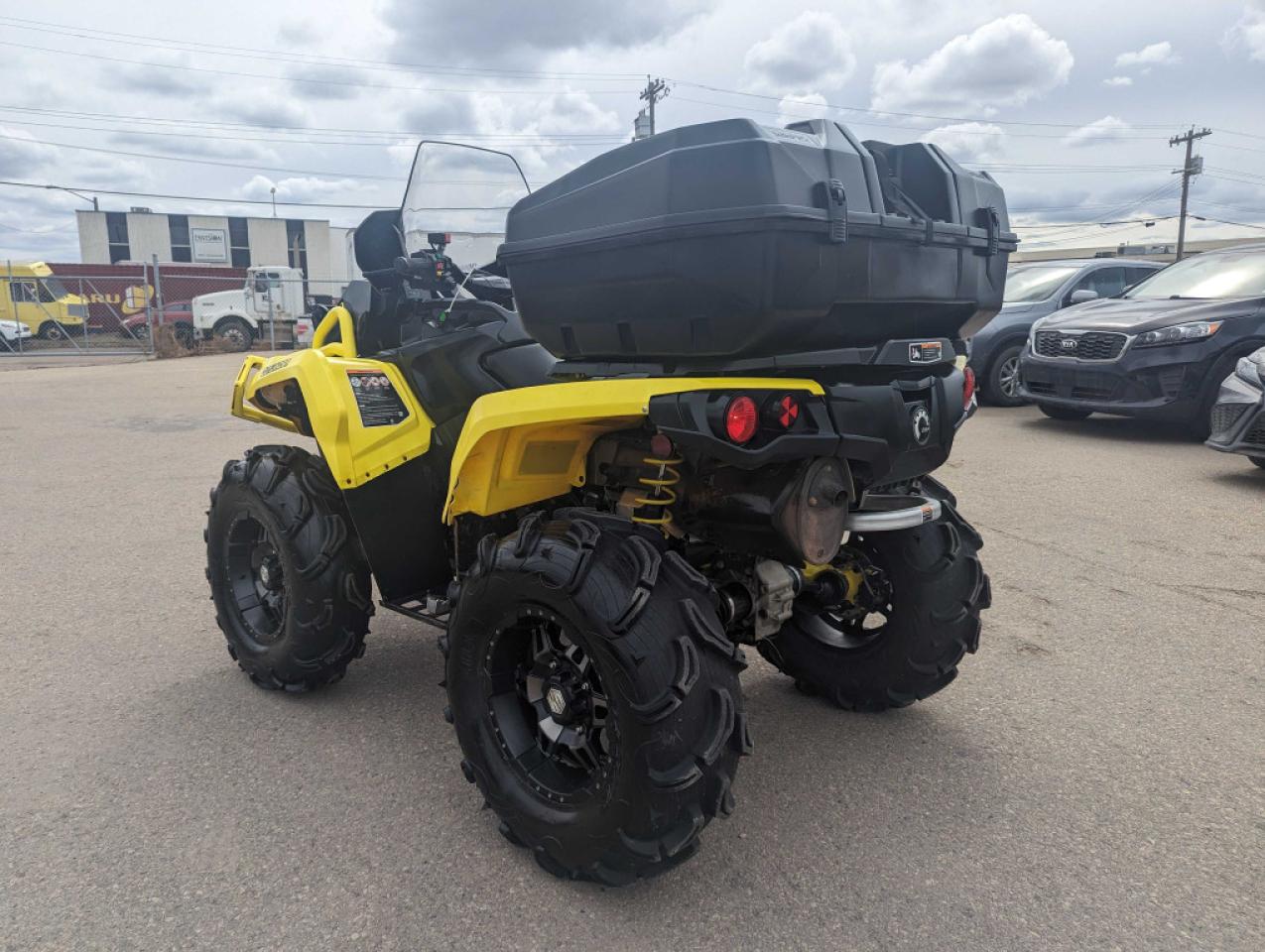 2019 Can-Am Outlander 1000 XT 650 XMR - Photo #3