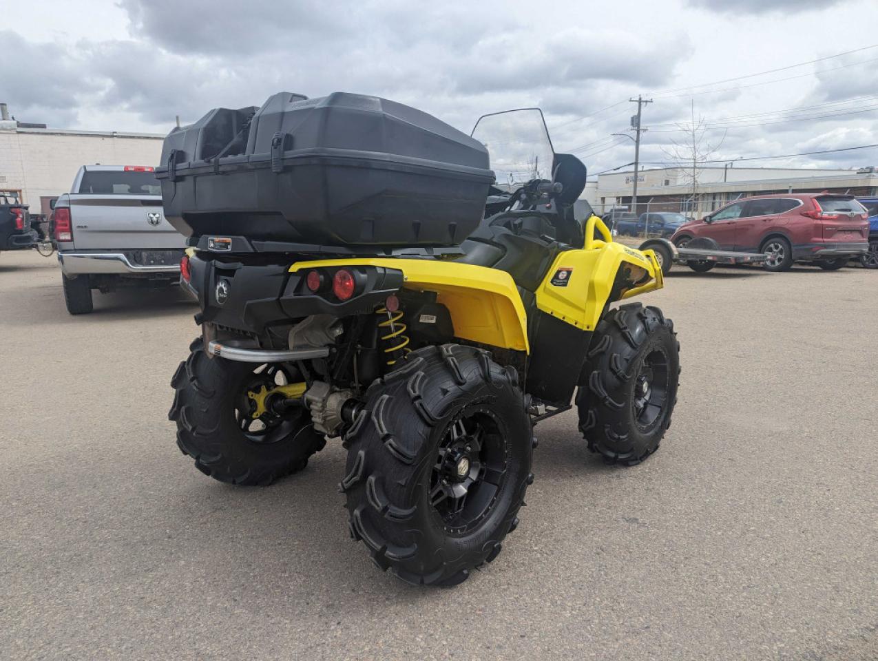 2019 Can-Am Outlander 1000 XT 650 XMR - Photo #5