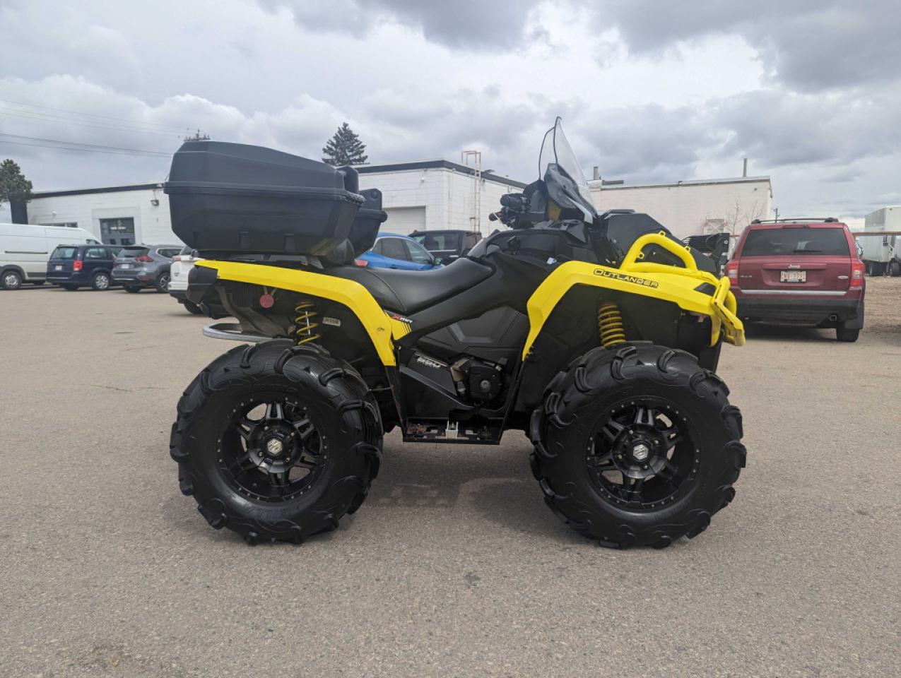 2019 Can-Am Outlander 1000 XT 650 XMR - Photo #6