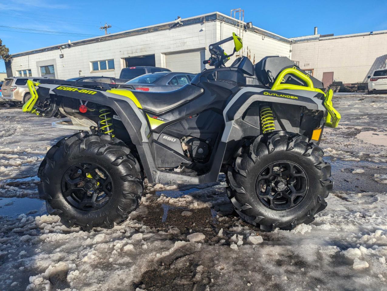 2020 Can-Am Outlander 1000 XT 650 XMR - Photo #2