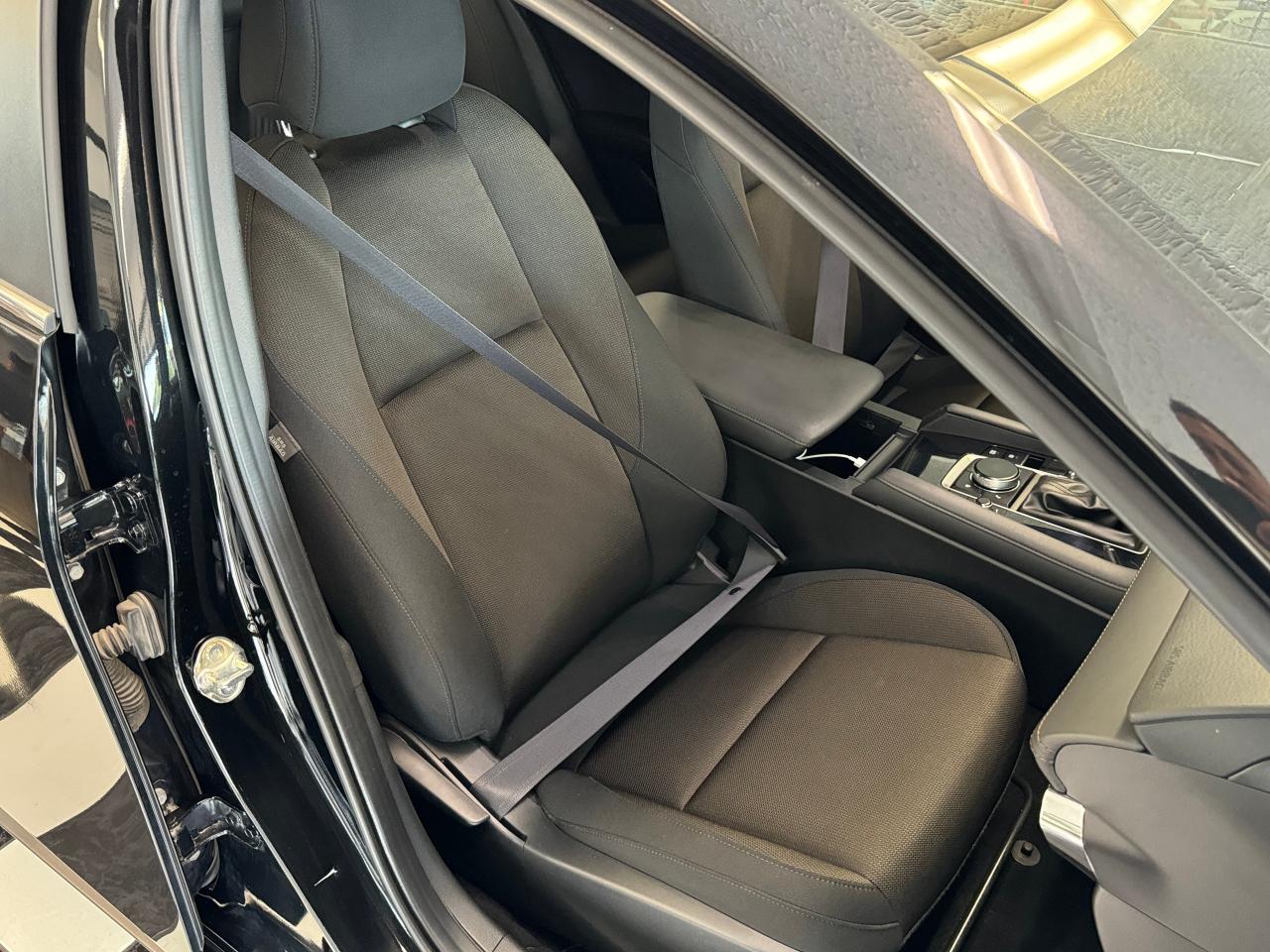 2019 Mazda MAZDA3 GS Hatch+Adaptive Cruise+New+Brakes+CLEAN CARFAX - Photo #21