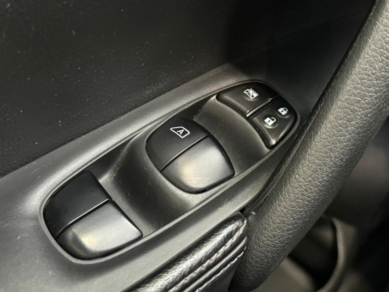 2016 Nissan Rogue SV Tech AWD+Roof+BSM+GPS+360Camera+CLEAN CARFAX - Photo #50