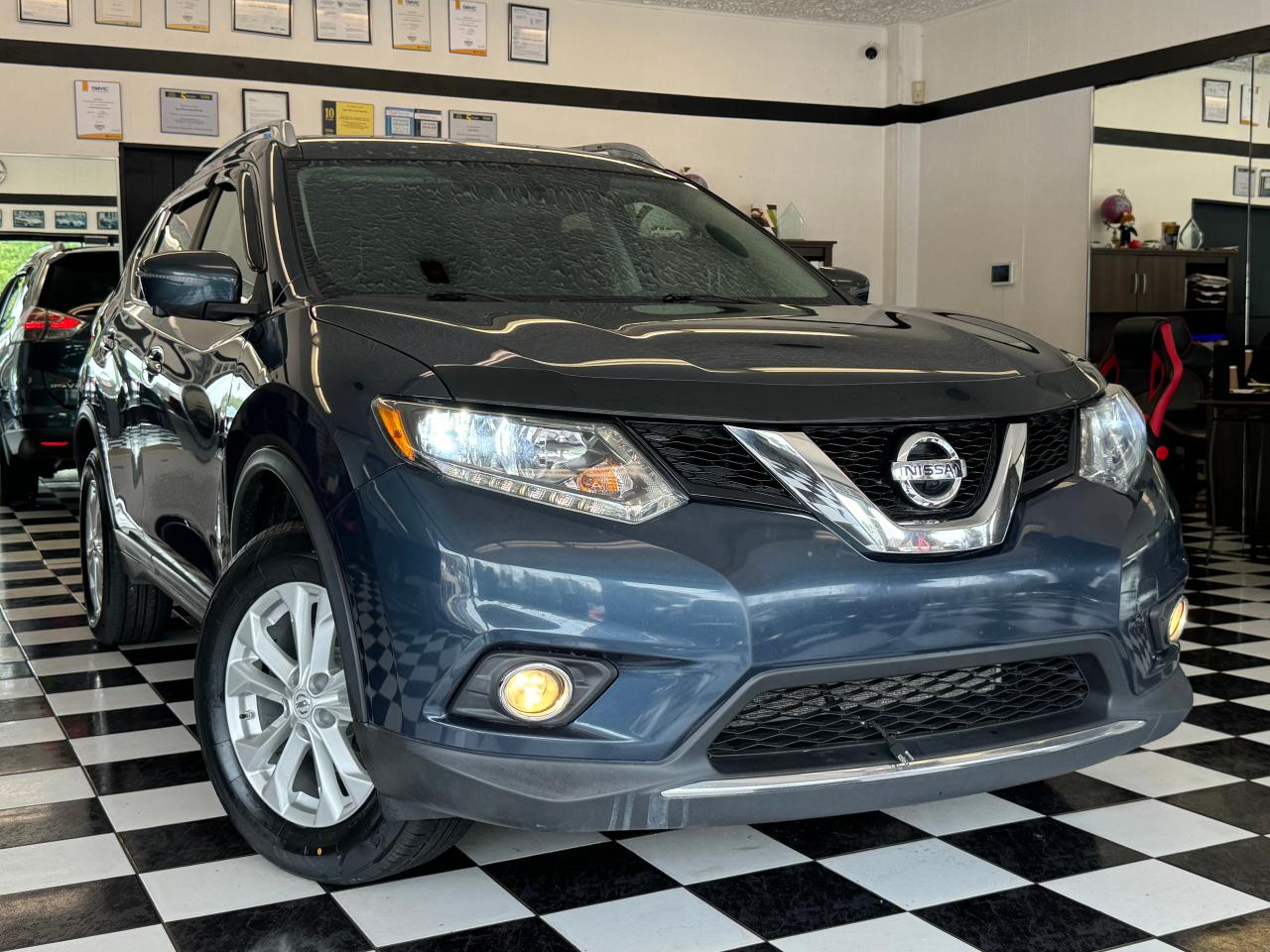 2016 Nissan Rogue SV Tech AWD+Roof+BSM+GPS+360Camera+CLEAN CARFAX Photo16