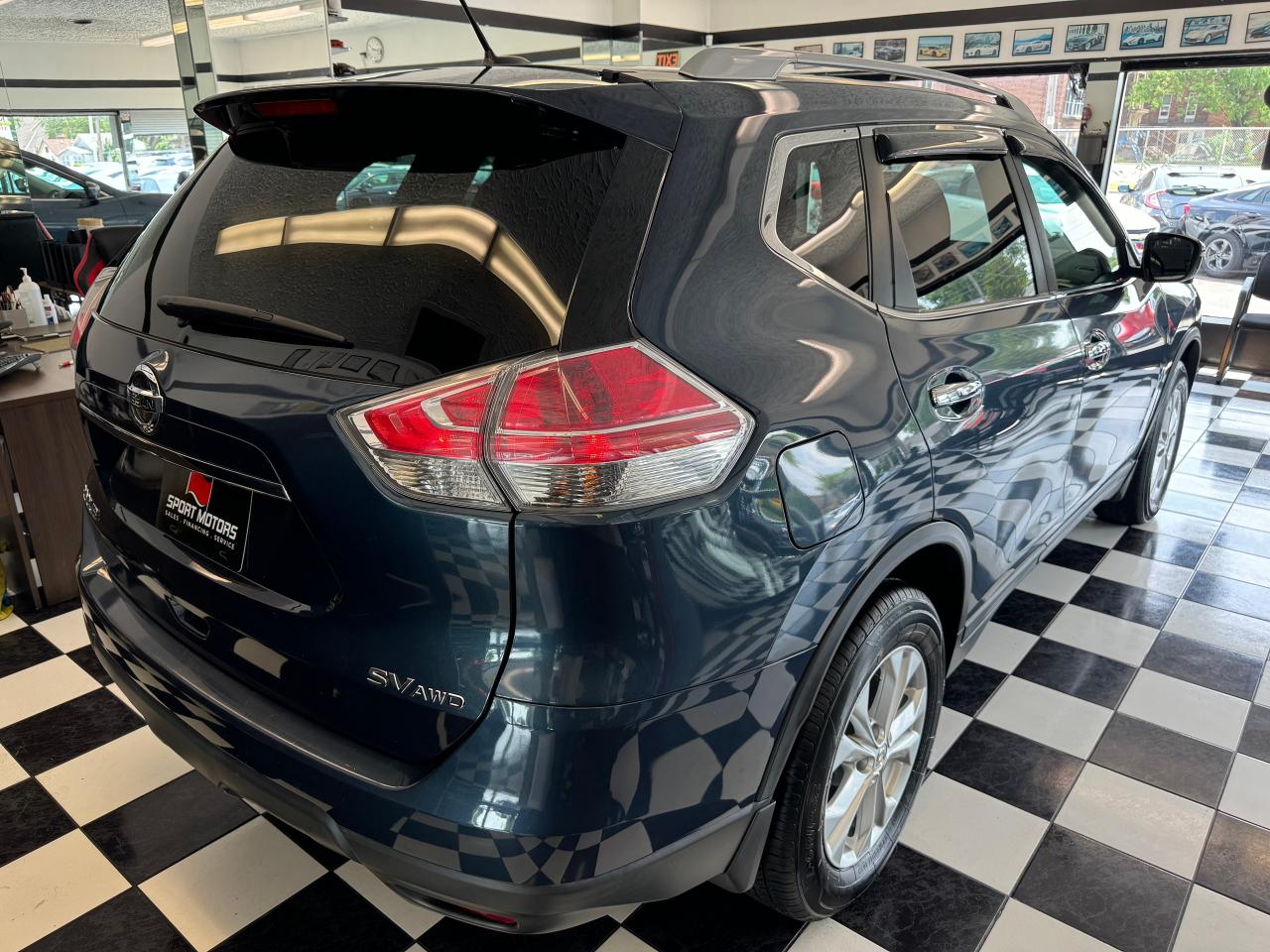 2016 Nissan Rogue SV Tech AWD+Roof+BSM+GPS+360Camera+CLEAN CARFAX - Photo #8
