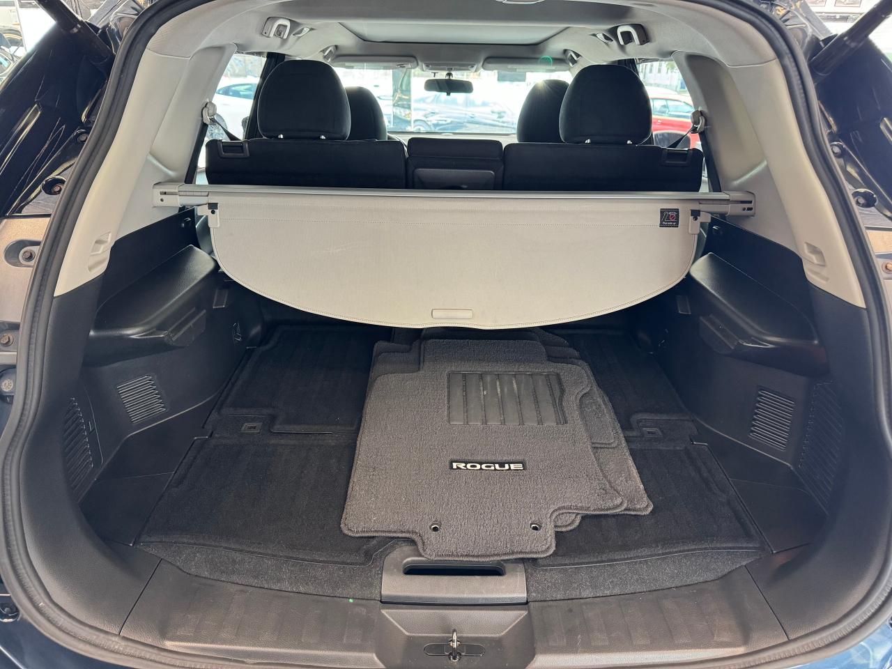 2016 Nissan Rogue SV Tech AWD+Roof+BSM+GPS+360Camera+CLEAN CARFAX - Photo #27