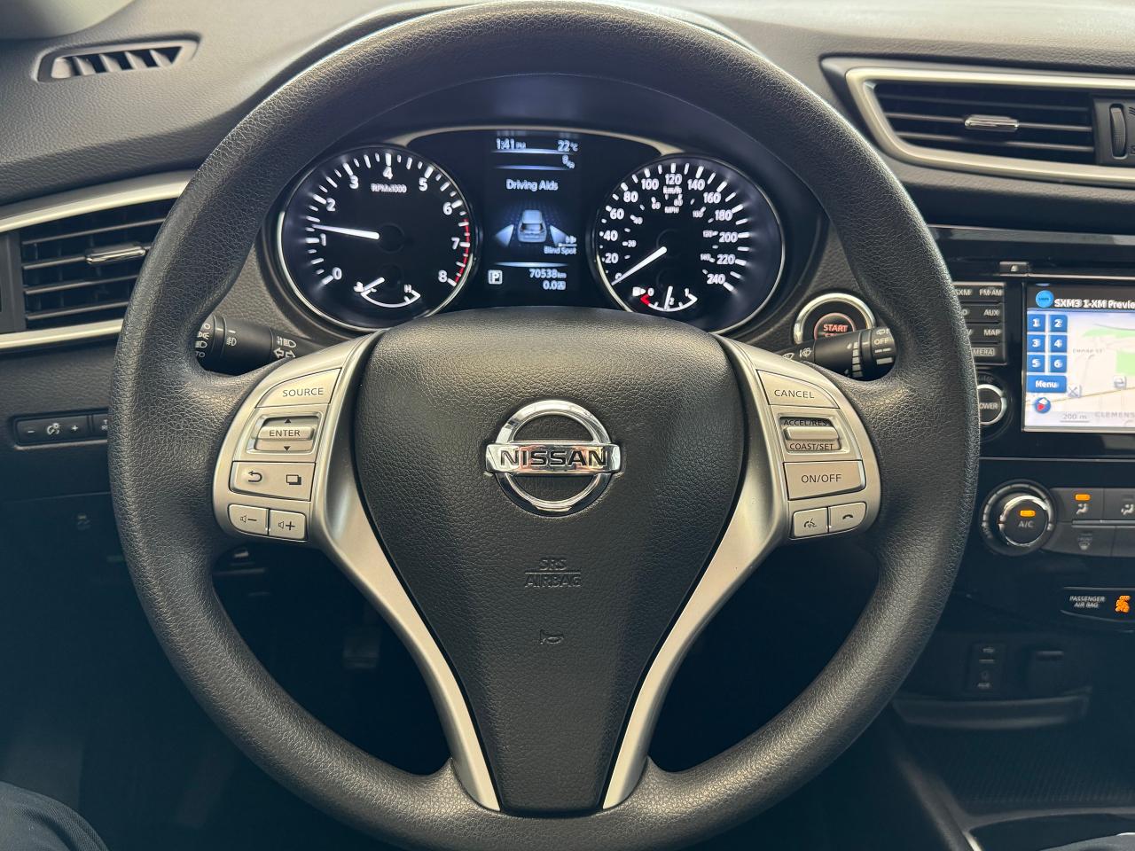 2016 Nissan Rogue SV Tech AWD+Roof+BSM+GPS+360Camera+CLEAN CARFAX - Photo #12