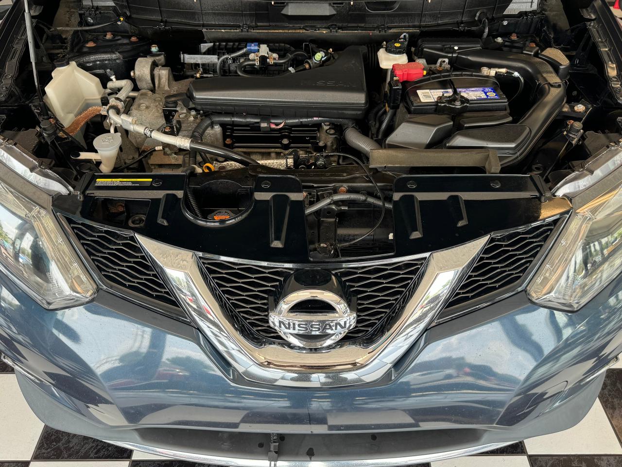 2016 Nissan Rogue SV Tech AWD+Roof+BSM+GPS+360Camera+CLEAN CARFAX - Photo #11