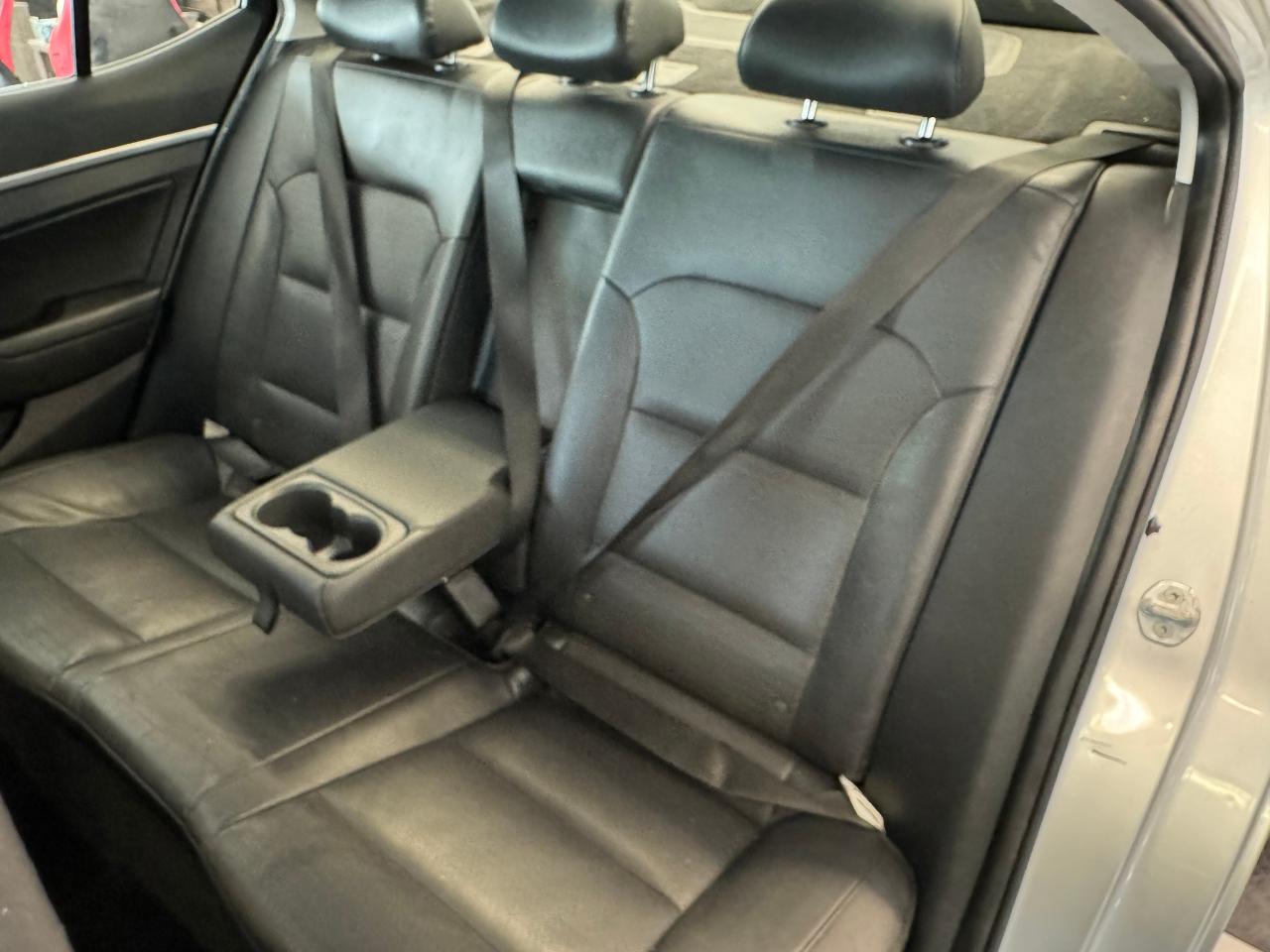 2019 Hyundai Elantra ULTIMATE+New Tires+Brakes+BSM+Roof+GPS+CleanCarfax - Photo #27
