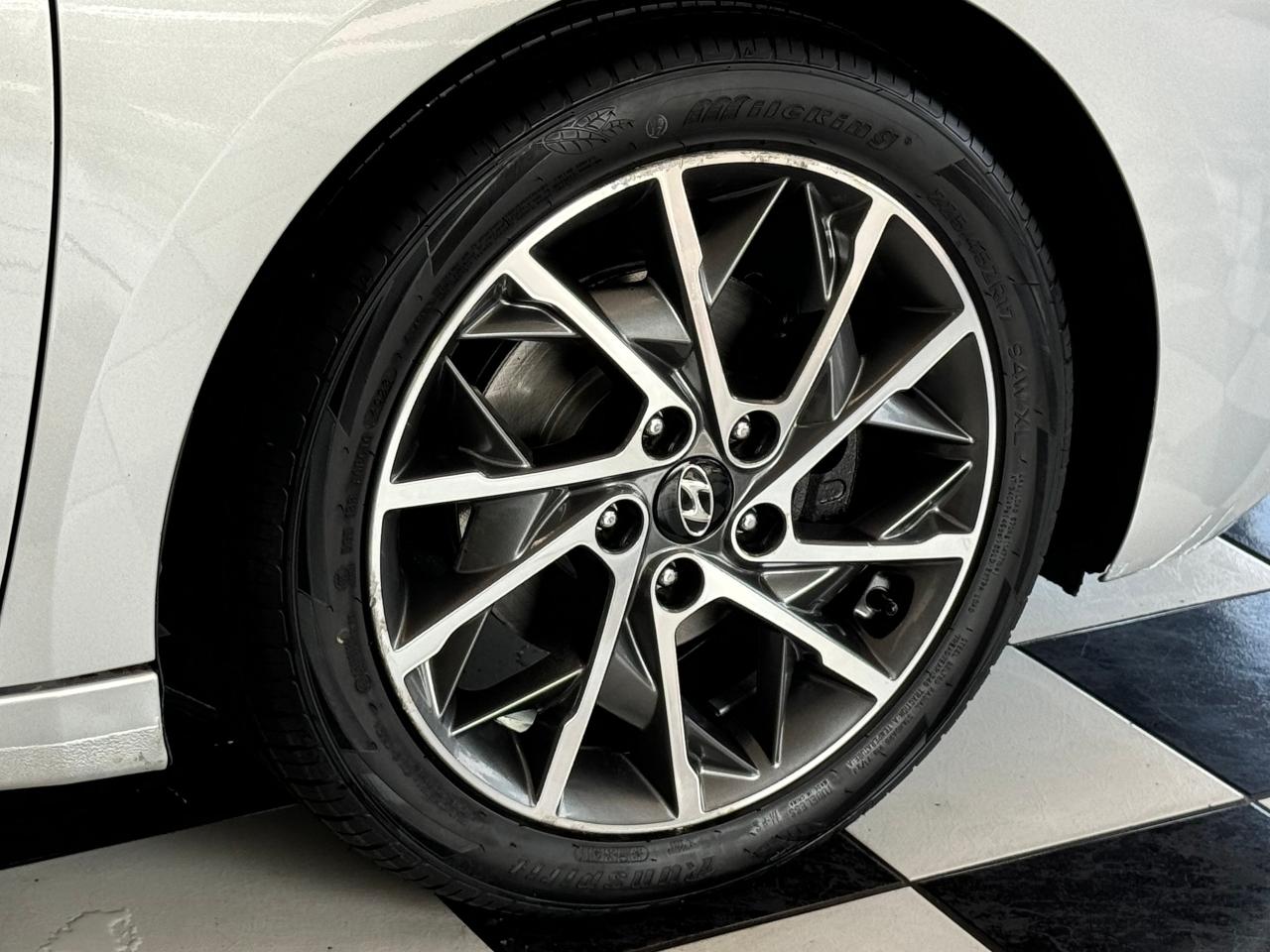 2019 Hyundai Elantra ULTIMATE+New Tires+Brakes+BSM+Roof+GPS+CleanCarfax - Photo #56