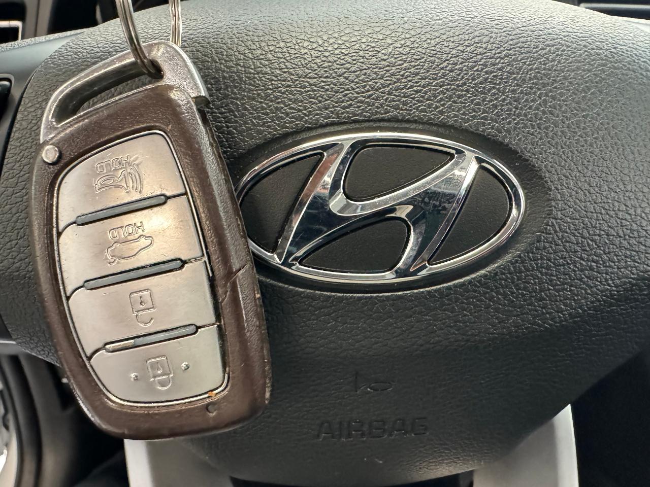 2019 Hyundai Elantra ULTIMATE+New Tires+Brakes+BSM+Roof+GPS+CleanCarfax - Photo #18