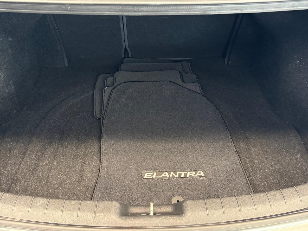 2019 Hyundai Elantra ULTIMATE+New Tires+Brakes+BSM+Roof+GPS+CleanCarfax - Photo #28