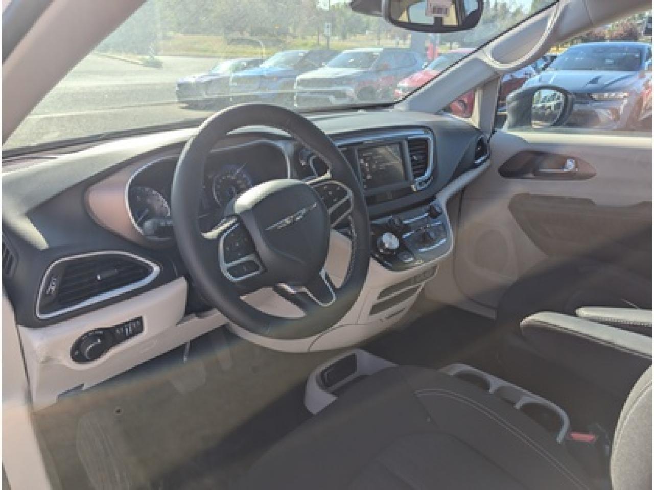 2024 Dodge Grand Caravan SXT 2WD, BLOCK HEATER, REMOTE START #139 Photo4