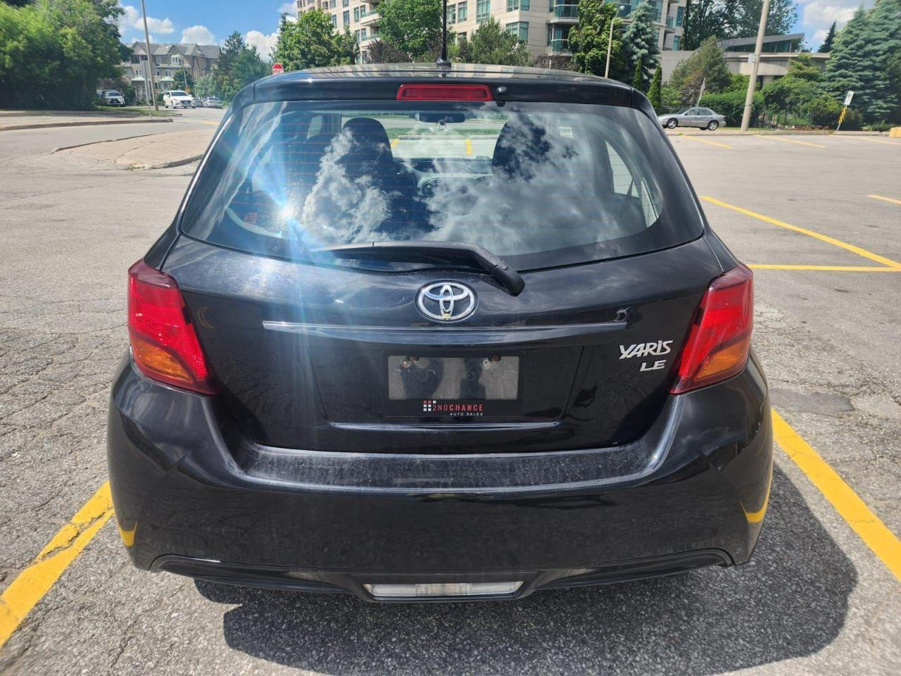 2016 Toyota Yaris 5dr HB Auto LE Photo4