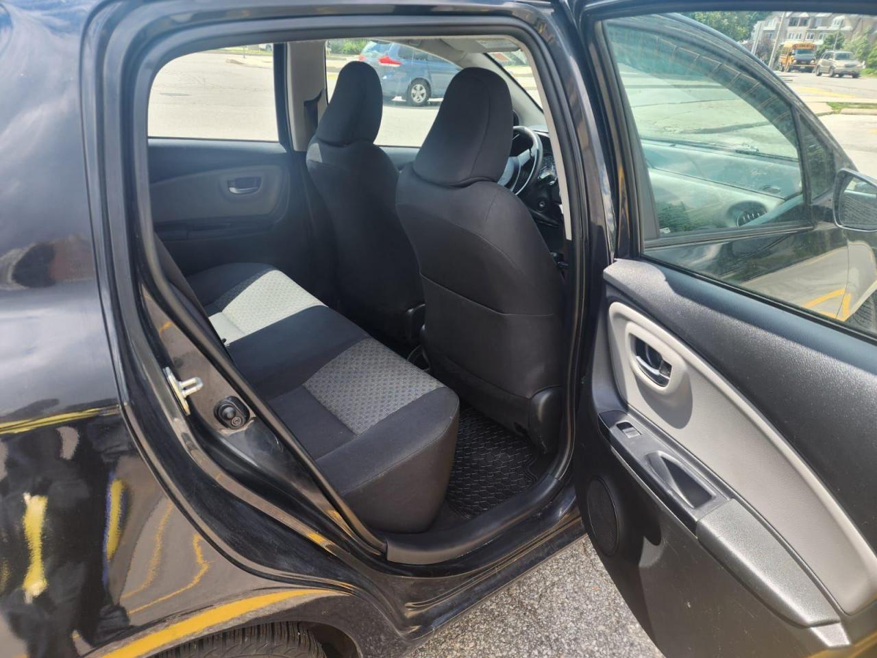 2016 Toyota Yaris 5dr HB Auto LE - Photo #8