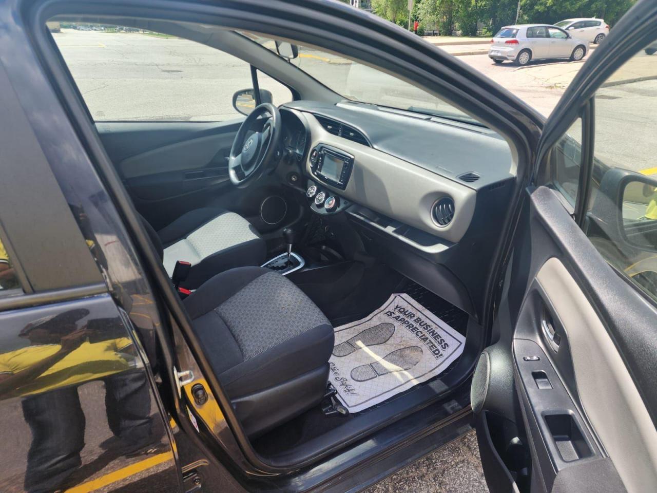 2016 Toyota Yaris 5dr HB Auto LE - Photo #9