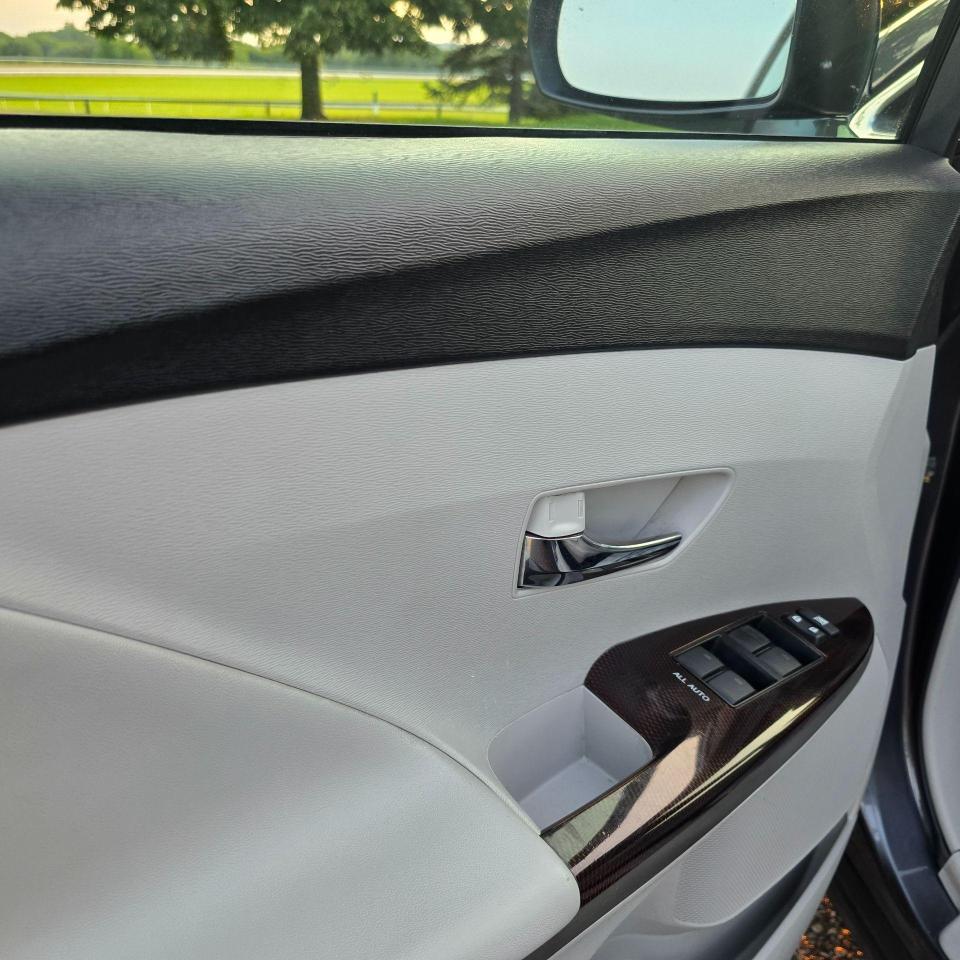 2011 Toyota Venza 4DR WGN V6 AWD - Photo #11