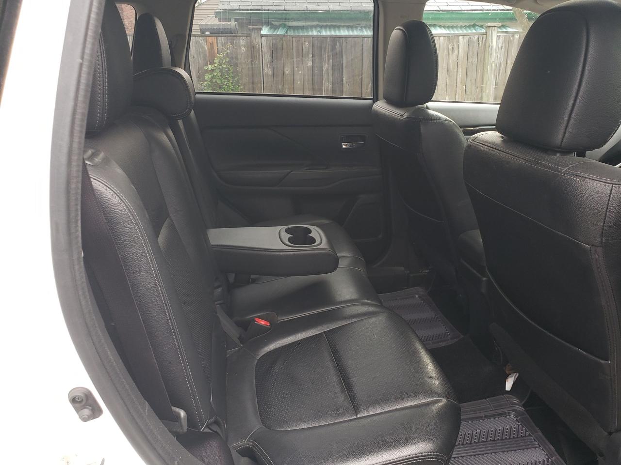 2017 Mitsubishi Outlander GT - Photo #16