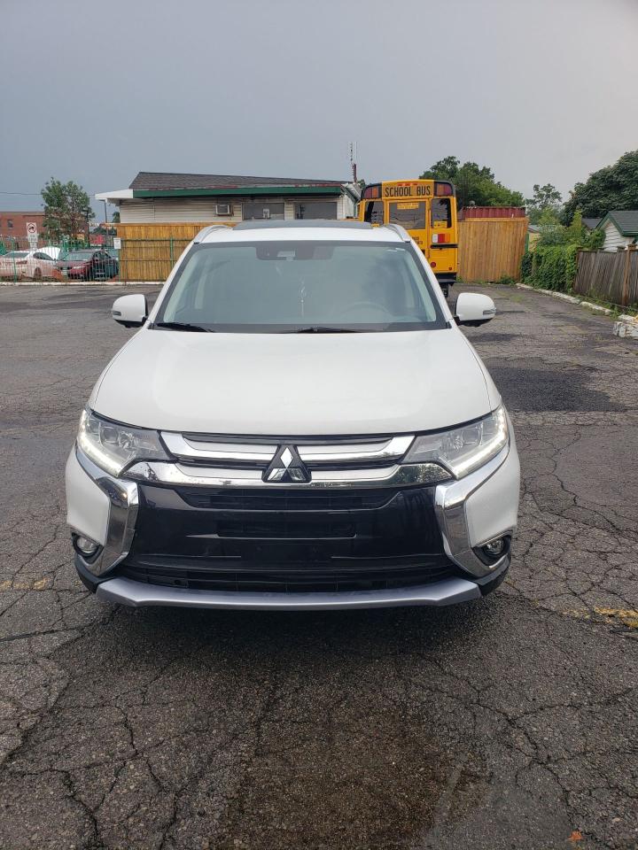 2017 Mitsubishi Outlander GT - Photo #6