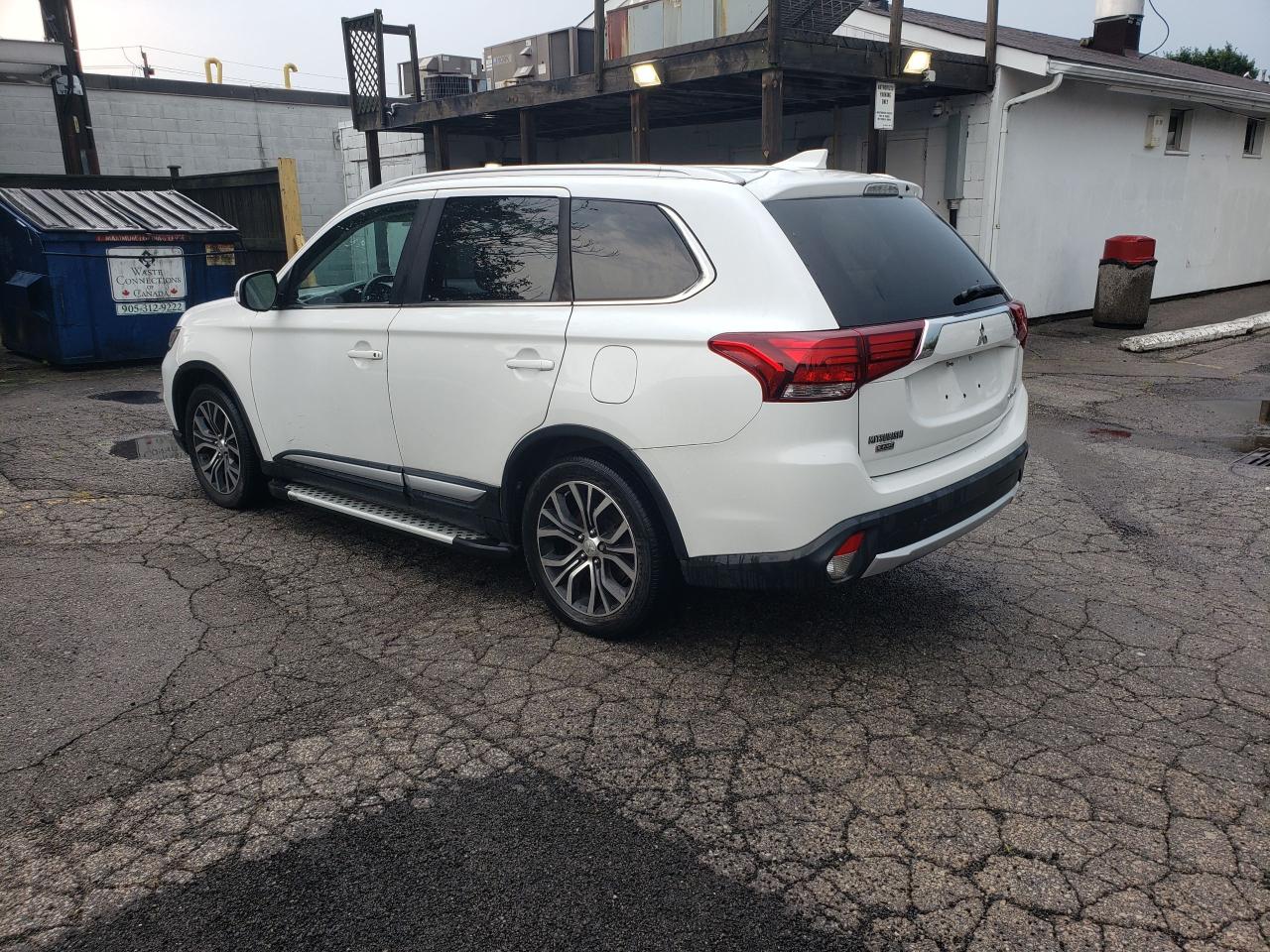2017 Mitsubishi Outlander GT - Photo #10